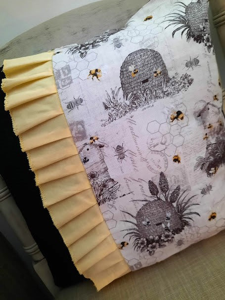 Farmhouse Vintage Beehive/yellow/black/pattern with Ruffle