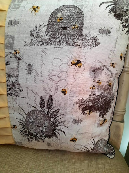 Farmhouse Vintage Beehive/yellow/black/pattern with Ruffle
