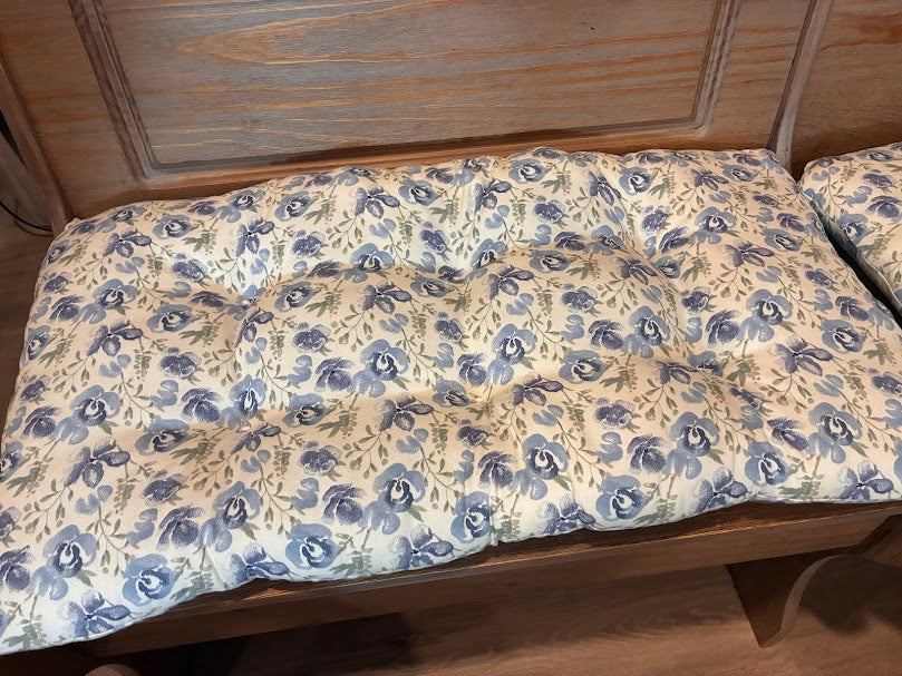 4 Piece Nook Cushions Set ties on Single cushion only