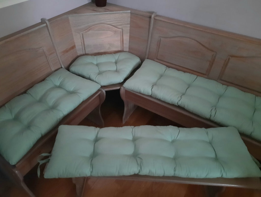 4 Piece Nook Cushions Set ties on Single cushion only