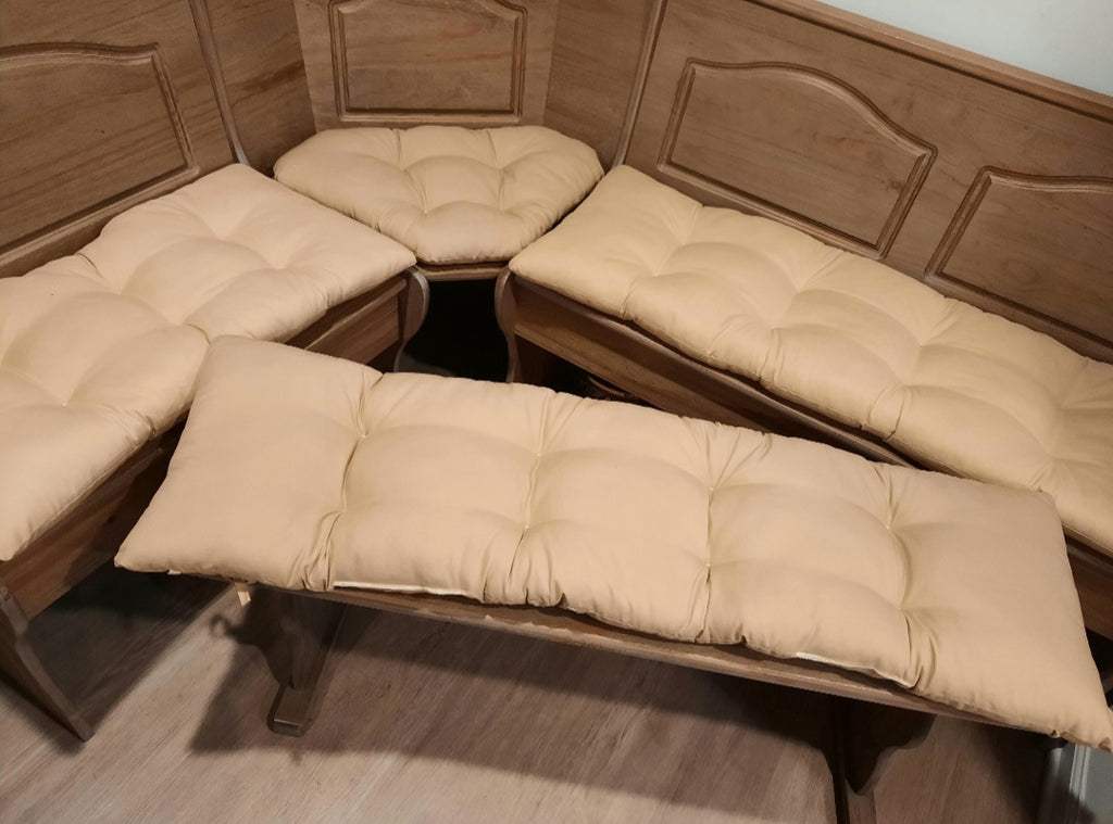 4 Piece Nook Cushions Set ties on Single cushion only