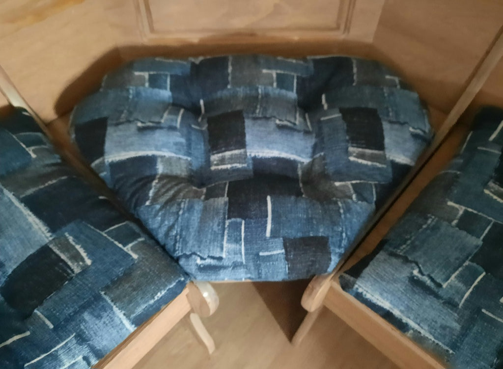 4 Piece Nook Cushions Set ties on Single cushion only